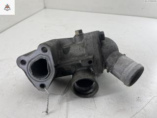 корпус термостата Mitsubishi Carisma 1 поколение [рестайлинг] 1999, 1.6 л., бензин, МКПП, синий, седан