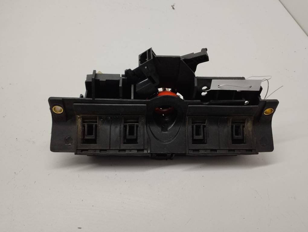 ручка крышки багажника Audi A6 C5 2000, чёрный, универсал, 4B0827565H