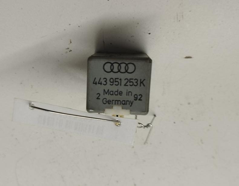 реле (прочие) Audi 100 C4 1992, 2.8 л., бензин, МКПП, зелёный, седан, 443951253K