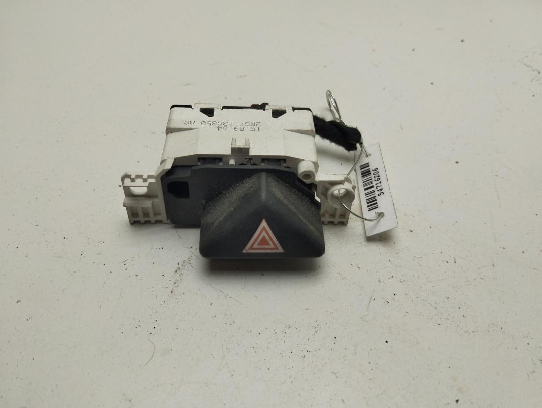 кнопка аварийной сигнализации Ford Focus I 2004, 1.6 л., i, бензин, МКПП, серый, универсал, 2M5T13A350AA