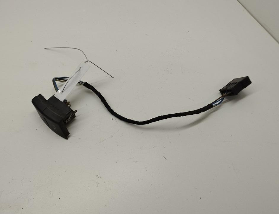 кнопка центрального замка Audi A6 C5 2003, 2.5 л., дизель, АКПП, чёрный, универсал, 4B1962107