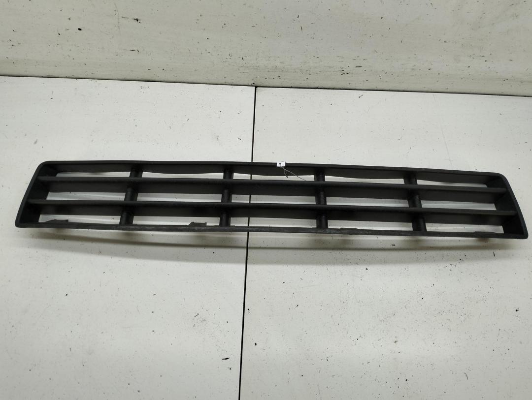 заглушка (решетка) в бампер Volkswagen Golf-3 2001, 1.9 л., дизель, МКПП, чёрный, кабриолет, 1J0853677