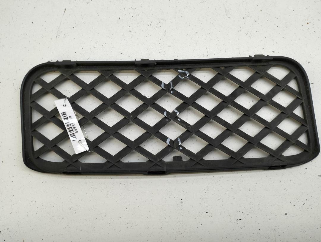 заглушка (решетка) в бампер Volkswagen Touareg 1 поколение 2006, 3.0 л., дизель, АКПП, чёрный, внедорожник 5 дв., 7L6853676 - фото №1
