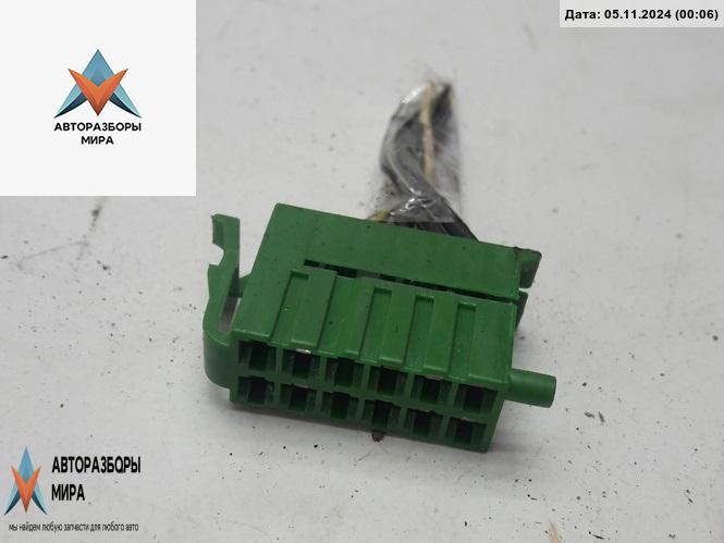 разъем (фишка) проводки Volkswagen Passat B4 1995, 1.8 л., бензин, МКПП, зелёный, универсал, 357971971B - фото №1