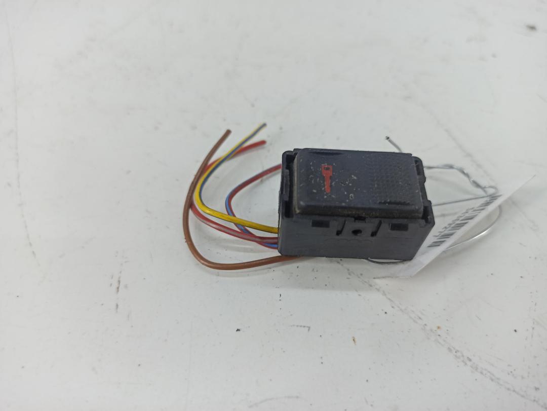 кнопка центрального замка Audi A3 8L 2002, 1.8 л., бензин, МКПП, серый, хетчбэк 5 дв., 8L0862107A