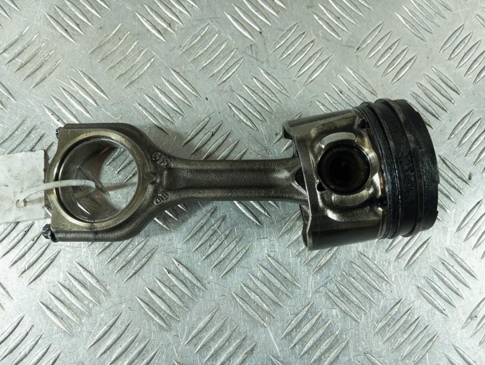 поршень Citroen C4 Picasso 1 поколение 2009, цвет - фото №1