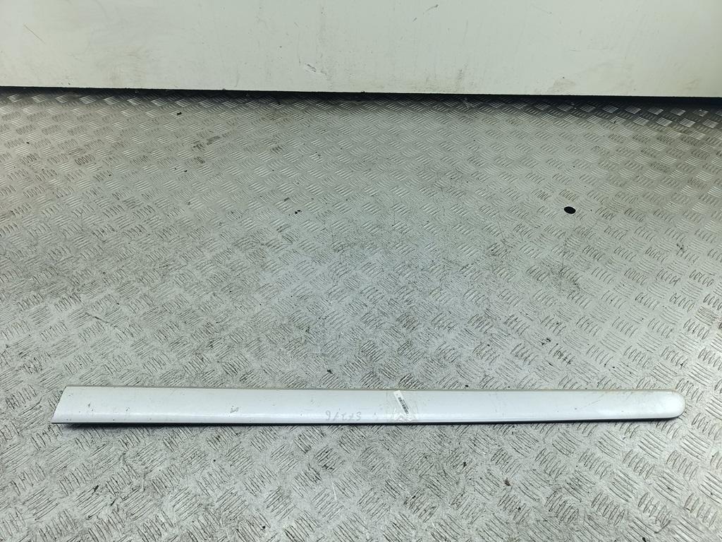 молдинг двери передней левой Opel Zafira B 2005, 1.9 л., дизель, МКПП, серый, минивэн, 13137772