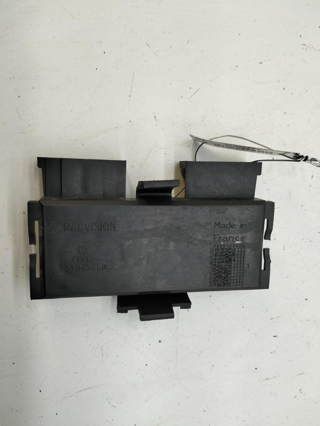 Плата фонаря заднего правого Volkswagen Passat B3 1993, 1.8 л., бензин, АКПП, синий, универсал, 333945259