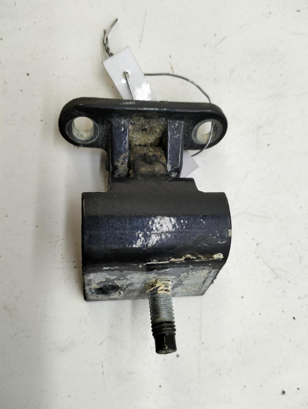 петля крышки багажника Volkswagen Passat B5 1997, чёрный, универсал, 3B9827301D