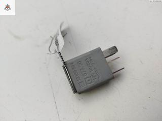 Реле стеклоочистителя (дворников) Opel Zafira 2 поколение (B) 2005, 1.9 л., дизель, МКПП, серый, минивэн, 13100504