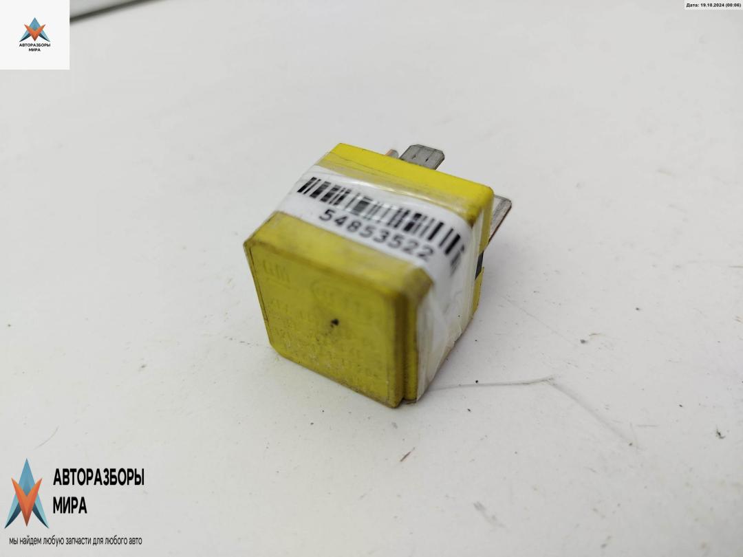Реле втягивающее стартера Opel Zafira 2 поколение (B) 2005, 1.9 л., дизель, МКПП, серый, минивэн, 90226846 - фото №1
