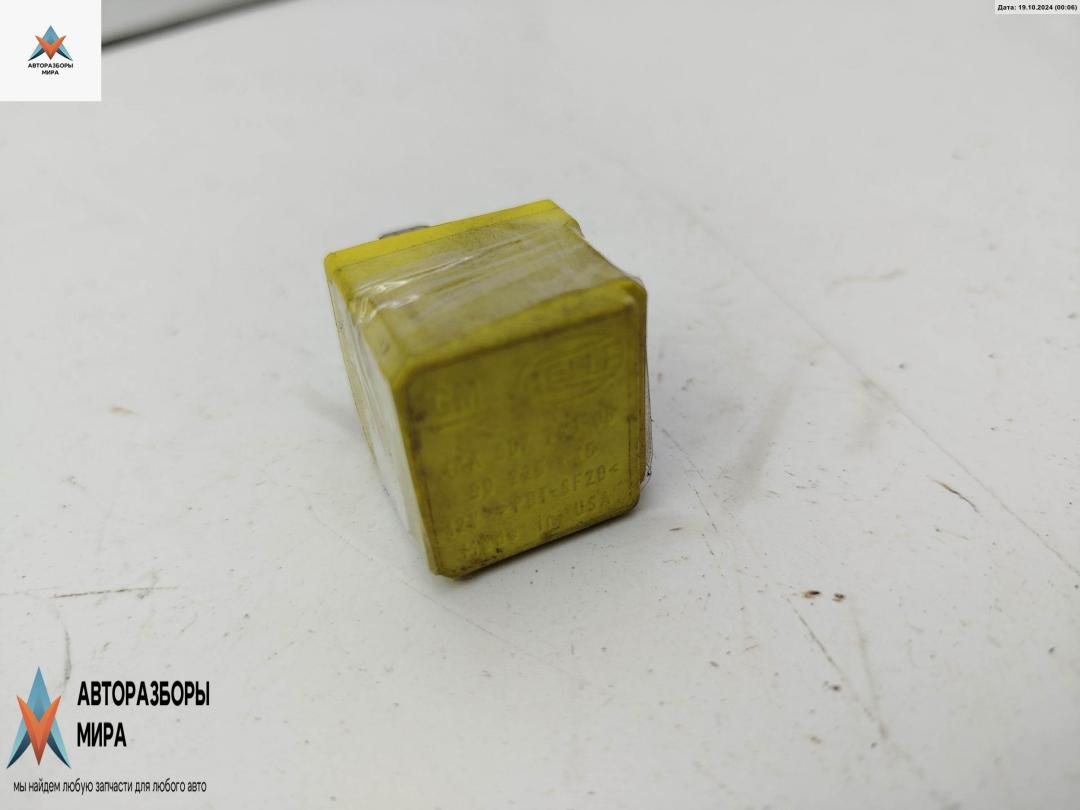 Реле втягивающее стартера Opel Zafira 2 поколение (B) 2005, 1.9 л., дизель, МКПП, серый, минивэн, 90226846 - фото №1