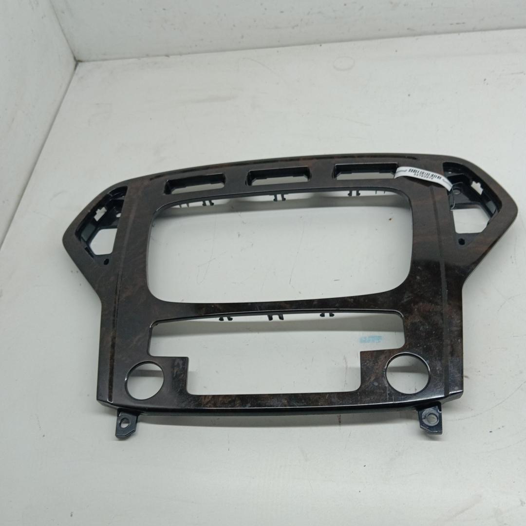 рамка под магнитолу Ford Mondeo 4 поколение 2007, 2.3 л., бензин, АКПП, чёрный, хетчбэк 5 дв., 7S7118522 - фото №1