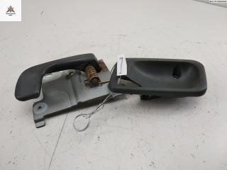 ручка внутренняя передняя левая Mitsubishi Space Wagon 2 поколение (Typ N30/N40) 1994, 2.0 л., бензин, АКПП, синий, минивэн, MB517467