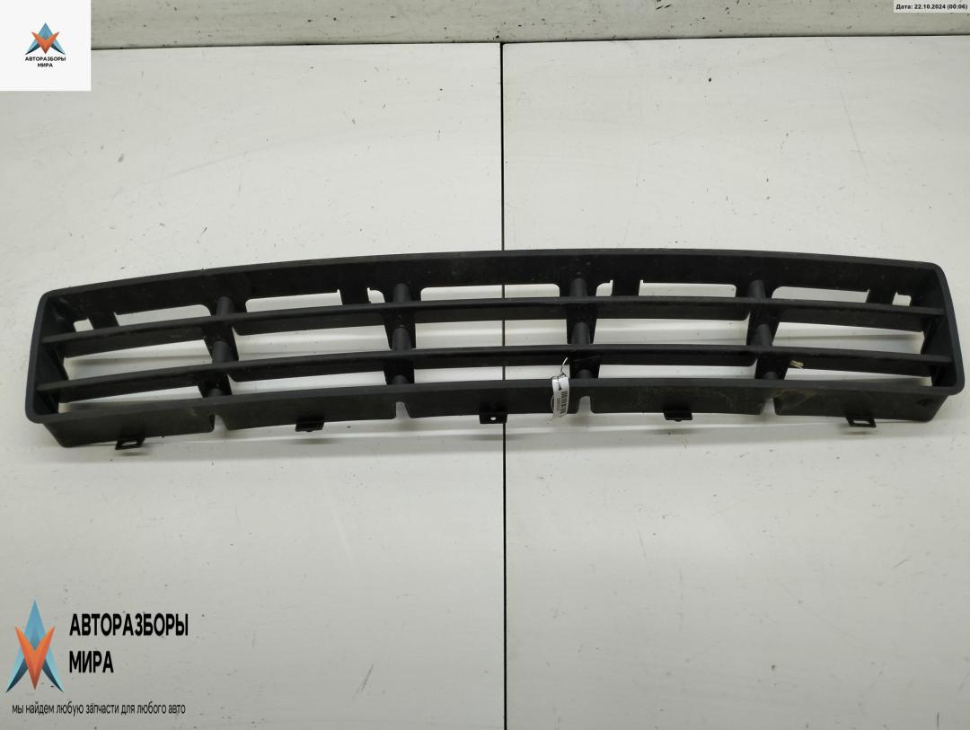 заглушка (решетка) в бампер Volkswagen Golf 4 поколение 2000, 1.6 л., бензин, АКПП, синий, универсал, 1J0853677D - фото №1