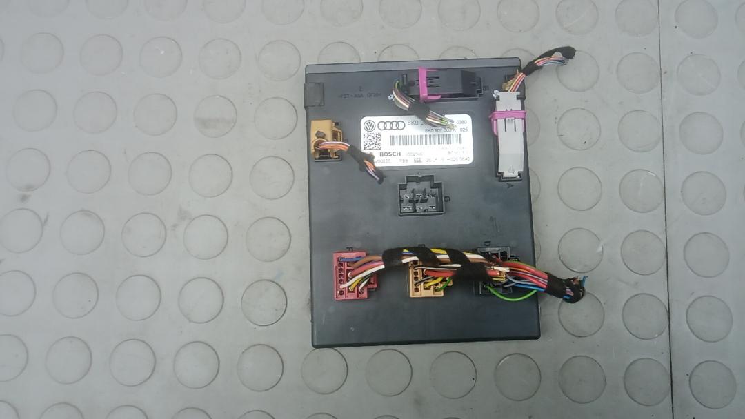 Блок управления BCM (Body Control Module) Audi Q5 8R 2009, 2.0 л., дизель, МКПП, внедорожник 5 дв., 8K0907063K - фото №1