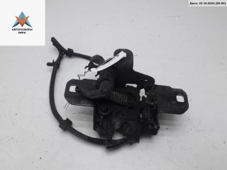 замок капота Volkswagen Golf 4 поколение 1999, 1.4 л., бензин, МКПП, белый, хетчбэк 5 дв.