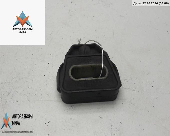 кронштейн радиатора Volkswagen Golf 4 поколение 1999, 1.4 л., бензин, МКПП, белый, хетчбэк 5 дв., 1U0121367 - фото №1