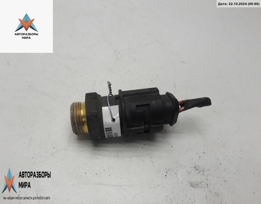 датчик температуры Volkswagen Golf 4 поколение 2000, 1.4 л., бензин, МКПП, серый, хетчбэк 5 дв. - фото №1