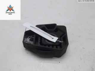 кронштейн радиатора Volkswagen Golf 4 поколение 1999, 1.4 л., бензин, МКПП, белый, хетчбэк 5 дв., 1J0806155