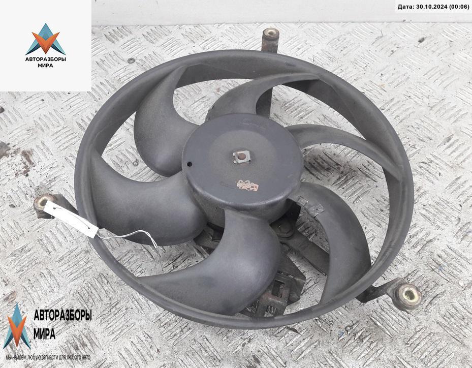 вентилятор радиатора Volkswagen Golf 4 поколение 1999, 1.4 л., бензин, МКПП, белый, хетчбэк 5 дв. - фото №1