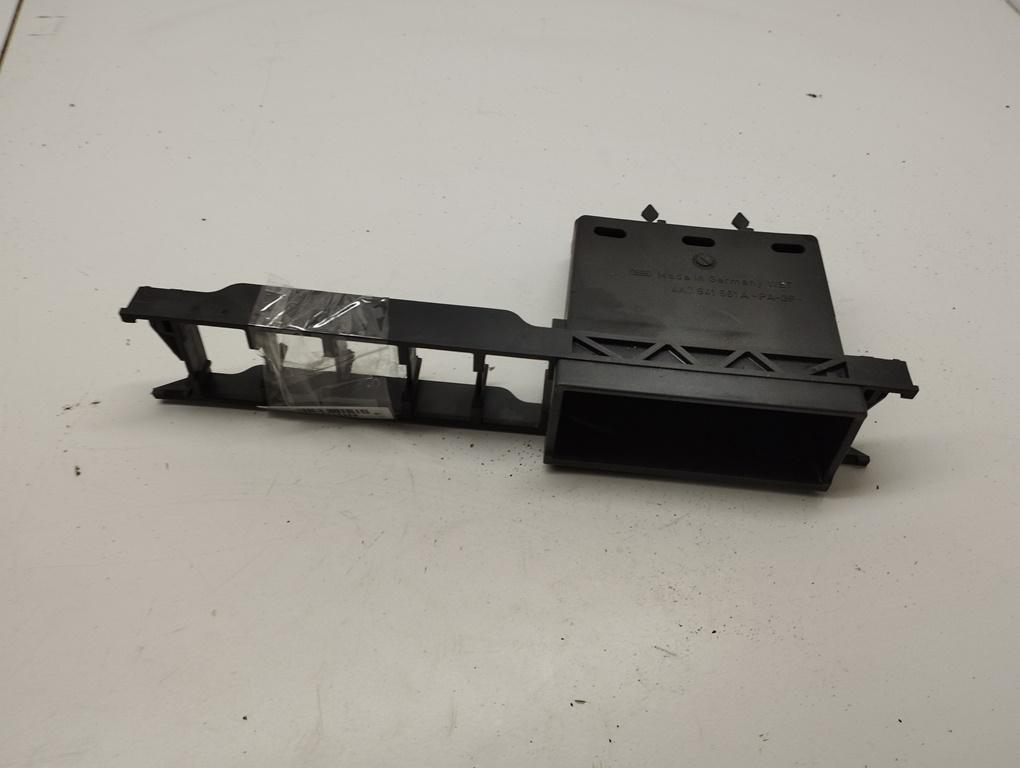 кронштейн (крепление) Audi 100 C4 1992, 2.8 л., бензин, МКПП, зелёный, седан, 4A0941561A