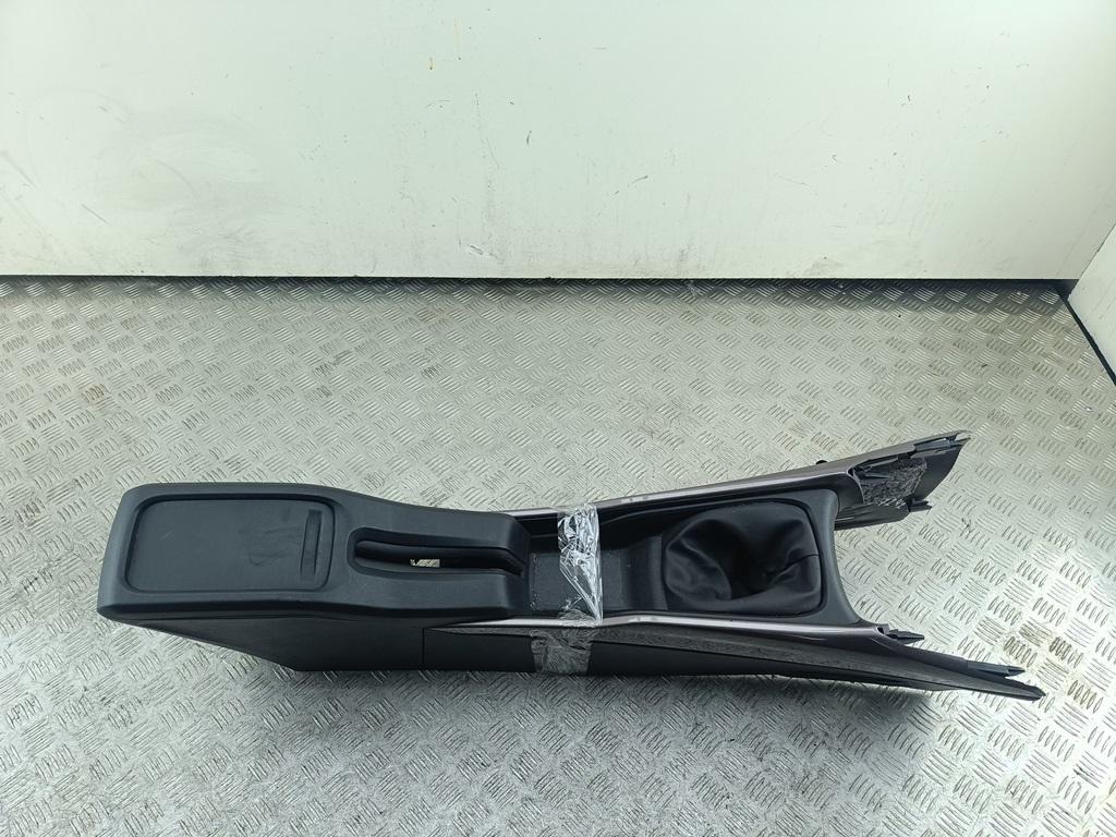 консоль салона (центральная часть) Peugeot 2008 2015, 1.2 л., бензин, МКПП, чёрный, внедорожник 5 дв.