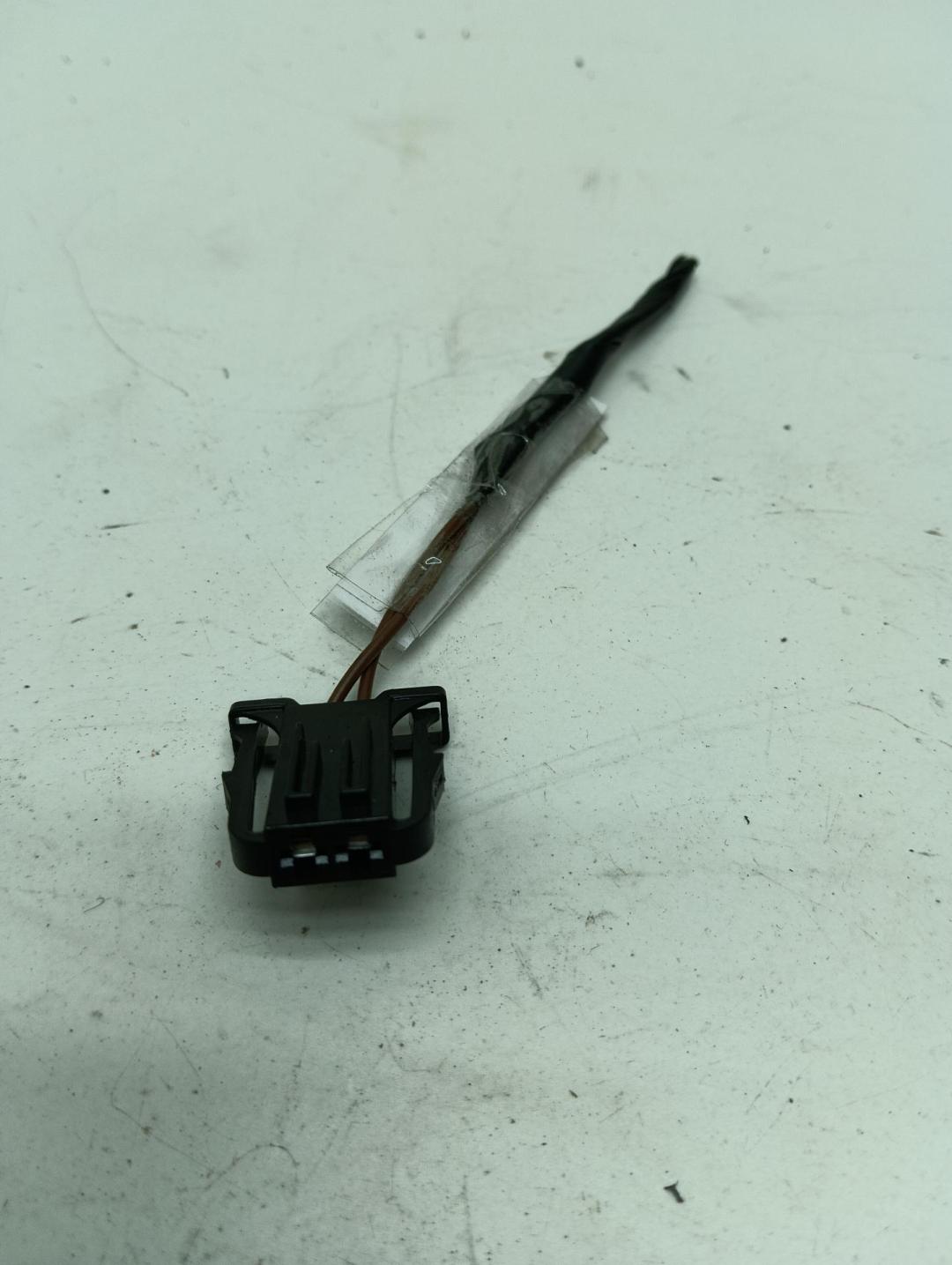 разъем (фишка) проводки Volkswagen Passat B6 2007, 2.0 л., дизель, МКПП, красный, седан, 1J0972923