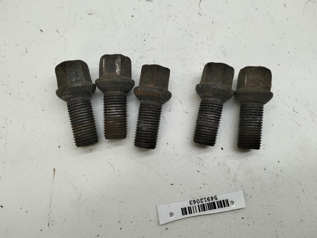 болт колесный Volkswagen Passat B5+ (GP) 2003, 1.6 л., бензин, МКПП, белый, универсал, 8D0601139D