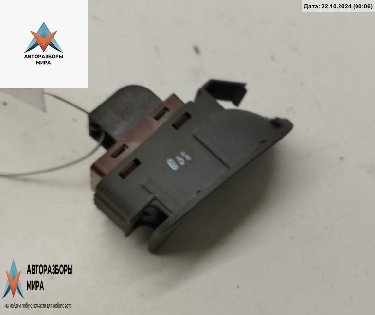 кнопка открытия багажника Audi A4 B8/8K 2008, 2.0 л., дизель, АКПП, серый, седан, 8K0959831 - фото №1