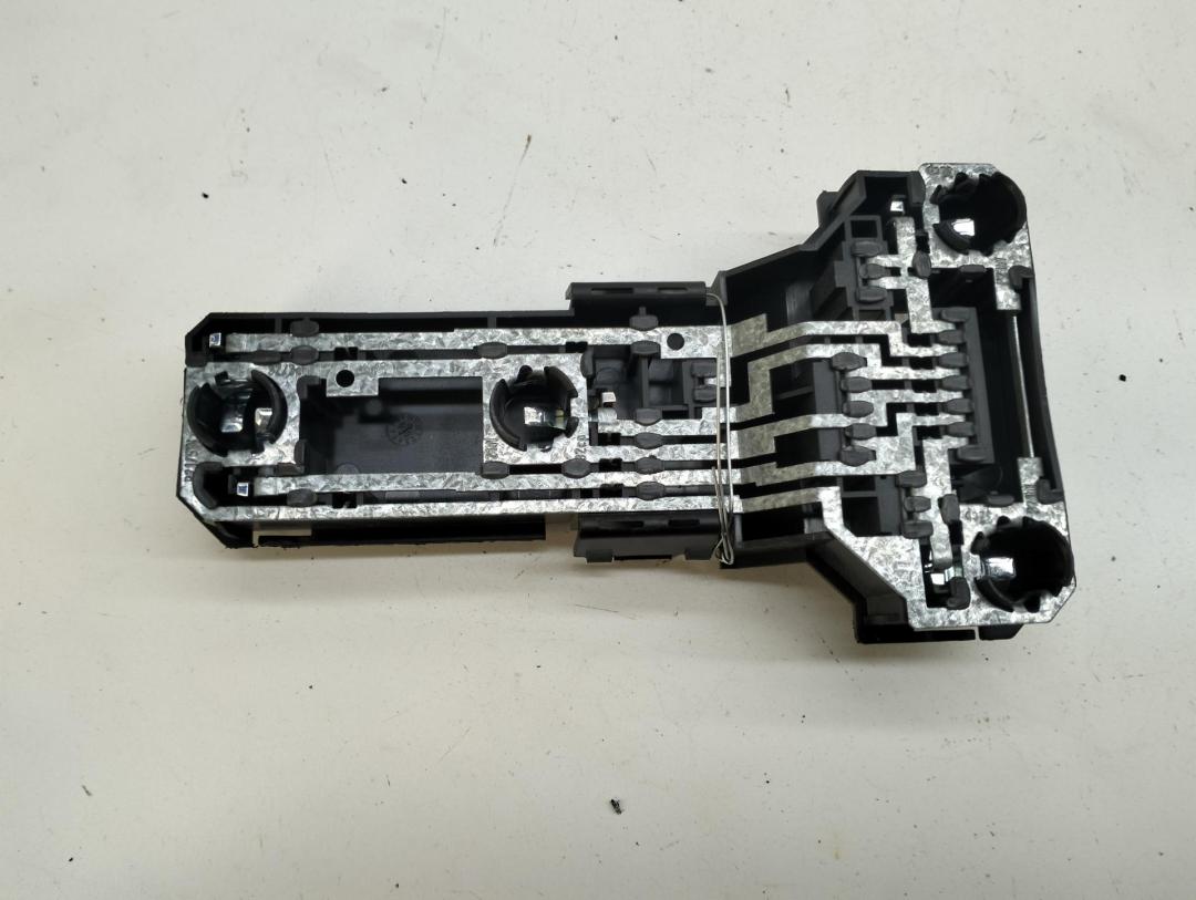 Плата фонаря заднего правого Volkswagen Passat B5 1998, 1.8 л., бензин, МКПП, серый, универсал, 3B9945257 - фото №1