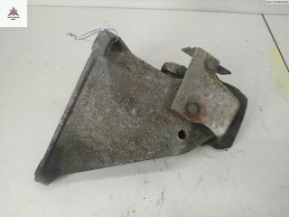 кронштейн двигателя Audi A6 4A/C4 1997, 2.5 л., дизель, МКПП, чёрный, универсал, 4A0199312