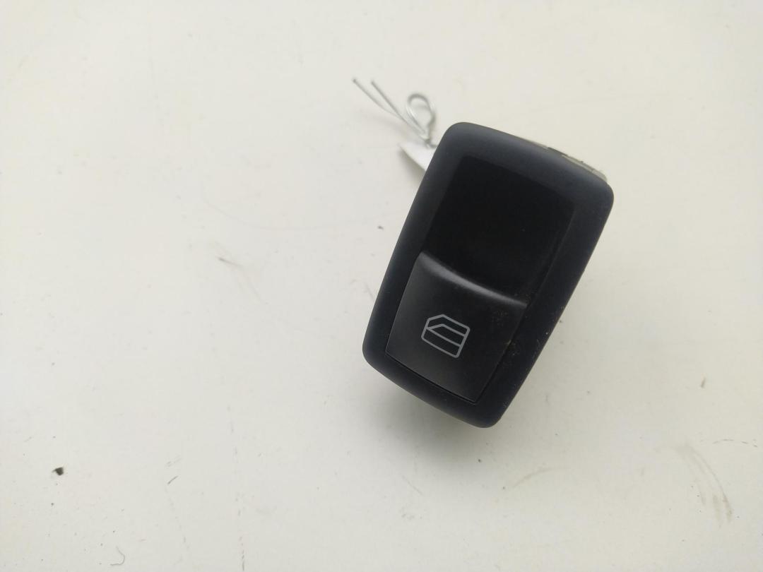 кнопка стеклоподъемника переднего правого Mercedes-Benz A W169 2006, 2.0 л., бензин, МКПП, серый, хетчбэк 3 дв., 1698200510