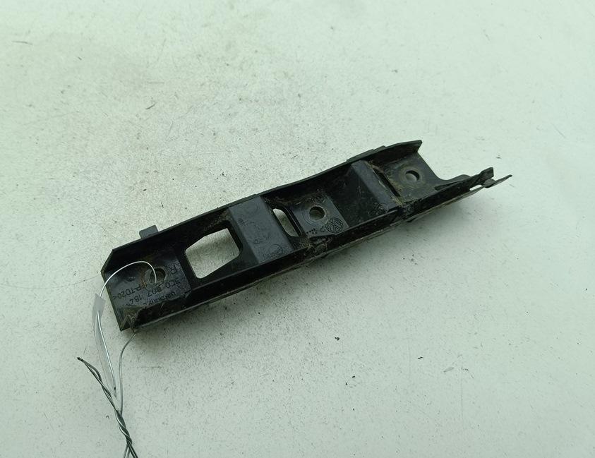 кронштейн переднего бампера Volkswagen Passat B6 2006, 2.0 л., дизель, МКПП, чёрный, универсал, 3C0807184