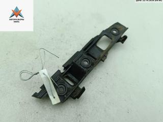 кронштейн переднего бампера Volkswagen Passat B6 2006, 2.0 л., дизель, МКПП, чёрный, универсал, 3C0807183