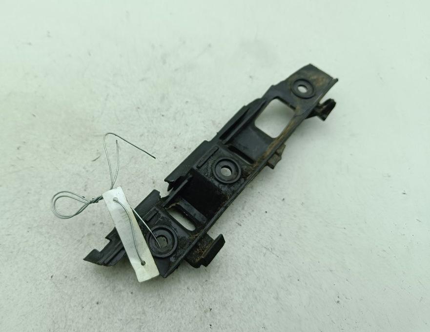 кронштейн переднего бампера Volkswagen Passat B6 2006, 2.0 л., дизель, МКПП, чёрный, универсал, 3C0807183