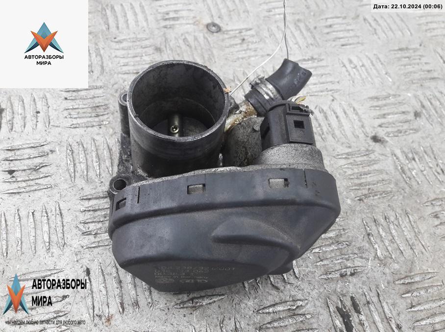 заслонка дроссельная Volkswagen Golf 4 поколение 2000, 1.4 л., бензин, МКПП, серый, хетчбэк 5 дв., 036133062 - фото №1