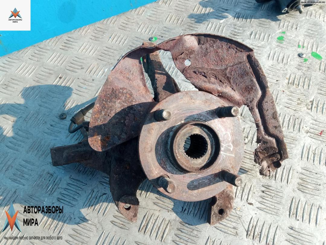 ступица передняя правая Mazda 323 BA 1997, 1.5 л., бензин, МКПП, зелёный, хетчбэк 3 дв. - фото №1