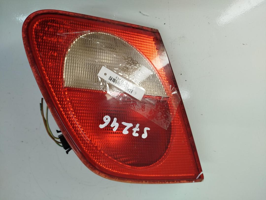 фонарь крышки багажника левый Mercedes-Benz E-Класс W210/S210 1998, 2.4 л., бензин, АКПП, синий, седан, 2108200964 - фото №1
