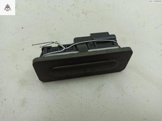 кнопка открытия багажника Peugeot 2008 1 поколение 2015, 1.2 л., бензин, МКПП, чёрный, внедорожник 5 дв., 9583502