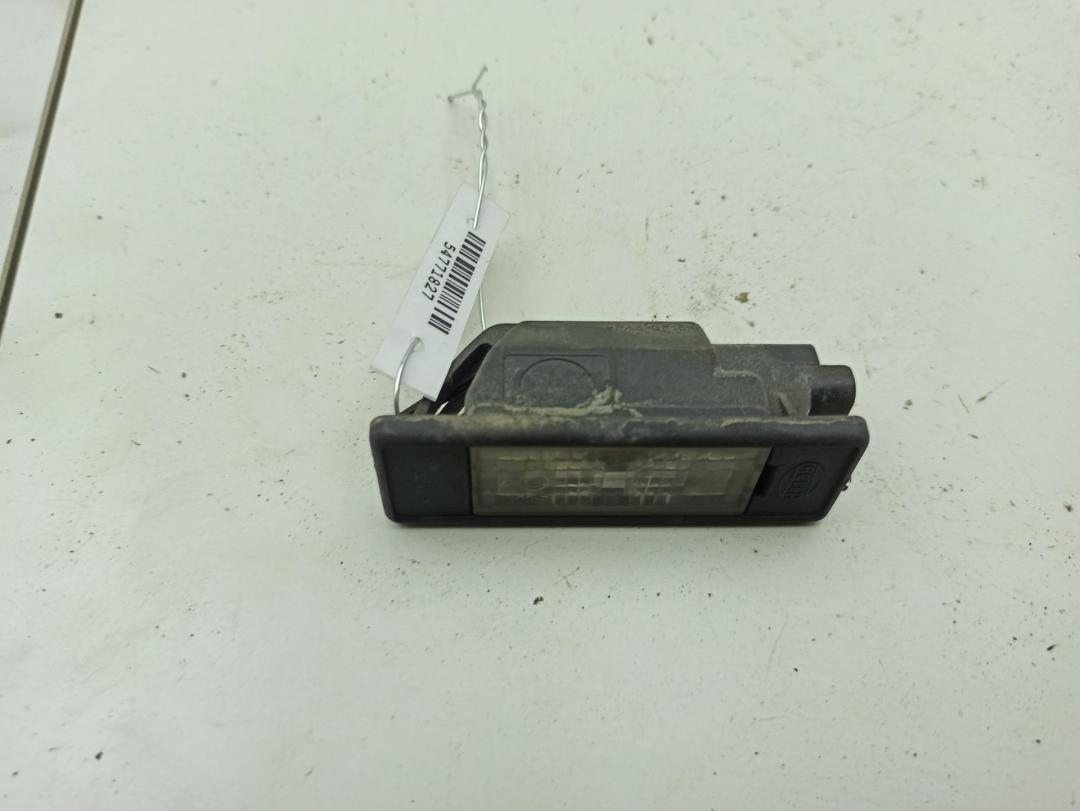 подсветка номера Citroen C4 1 поколение 2004, 1.4 л., бензин, МКПП, серый, хетчбэк 5 дв. - фото №1