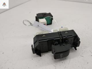 кнопка стеклоподъемника переднего правого Lexus IS 2 поколение (XE20) 2006, 2.2 л., дизель, МКПП, серый, седан, 84030-53020