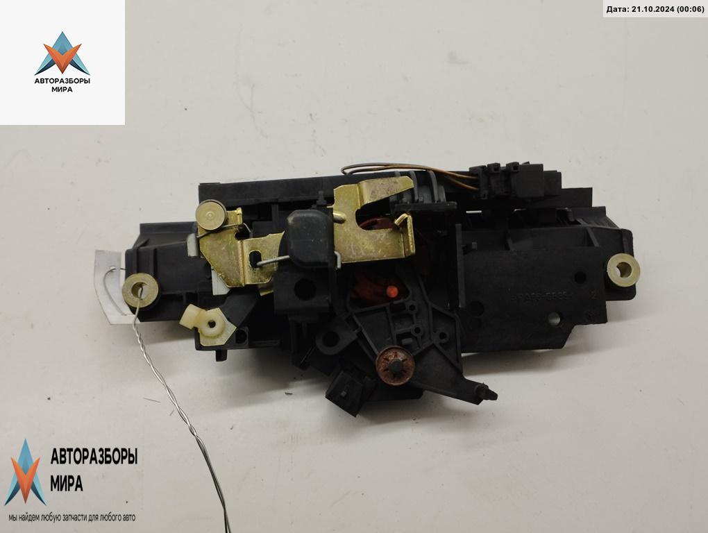 ручка крышки багажника Audi A6 4B/C5 2000, серый, седан, 4B0827565H - фото №1