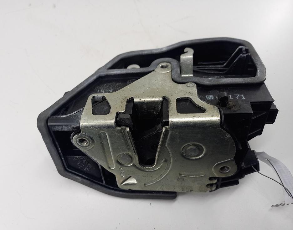 замок двери задней левой BMW 5 серия E60/E61 2003, 3.0 л., бензин, АКПП, серый, седан, 7036171 - фото №1