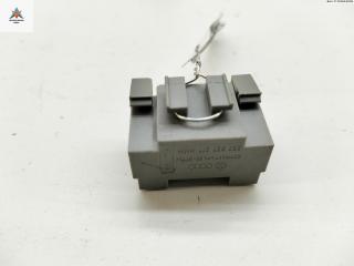 короб предохранителей Volkswagen Passat B4 1996, 1.6 л., бензин, МКПП, зелёный, универсал, 357937517G