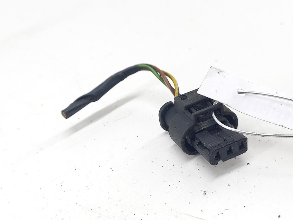 разъем (фишка) проводки BMW 3 E90/E91/E92/E93 2008, 2.0 л., дизель, МКПП, чёрный, универсал, 6934315