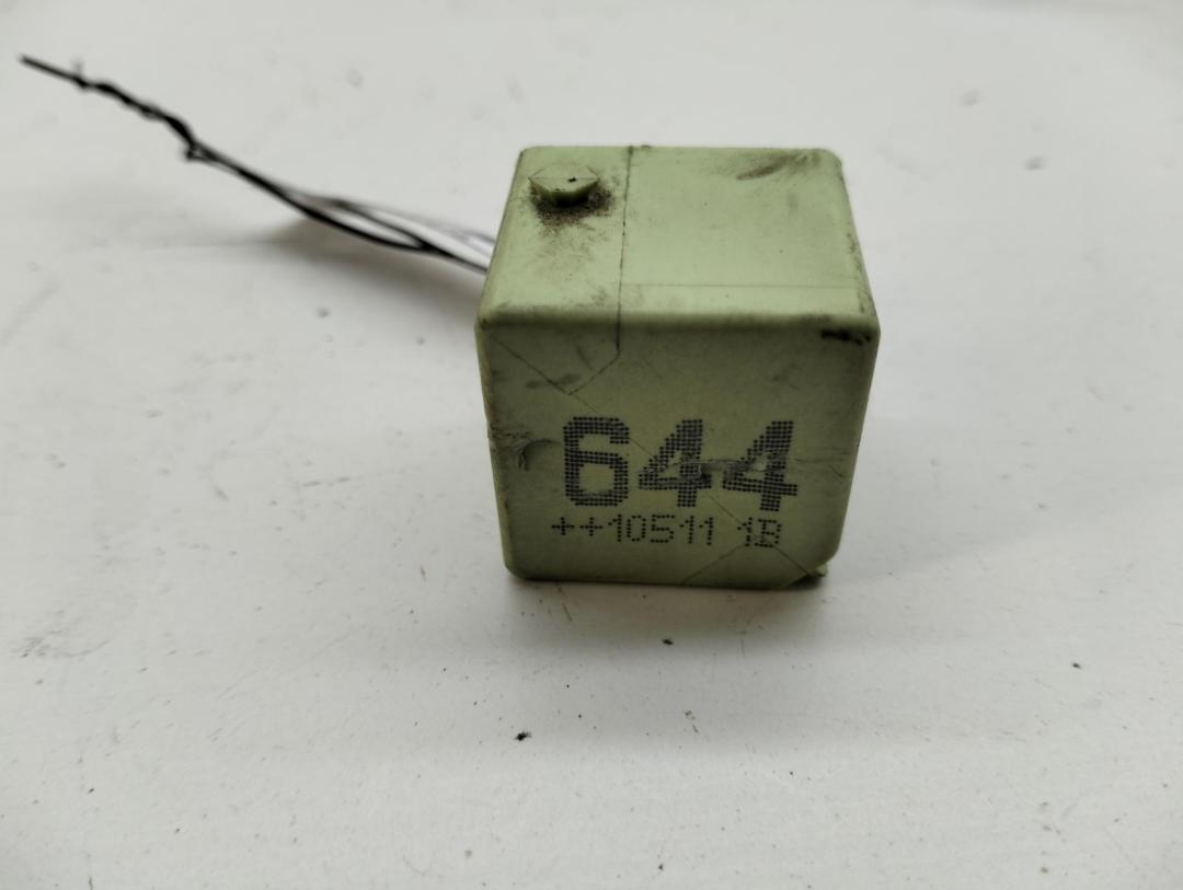 реле (прочие) Volkswagen Passat B4 1996, 1.6 л., бензин, МКПП, зелёный, универсал, 4H0951253