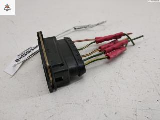 разъем (фишка) проводки Toyota Yaris P1 [рестайлинг] 2003, 1.0 л., бензин, МКПП, серый, хетчбэк 3 дв.