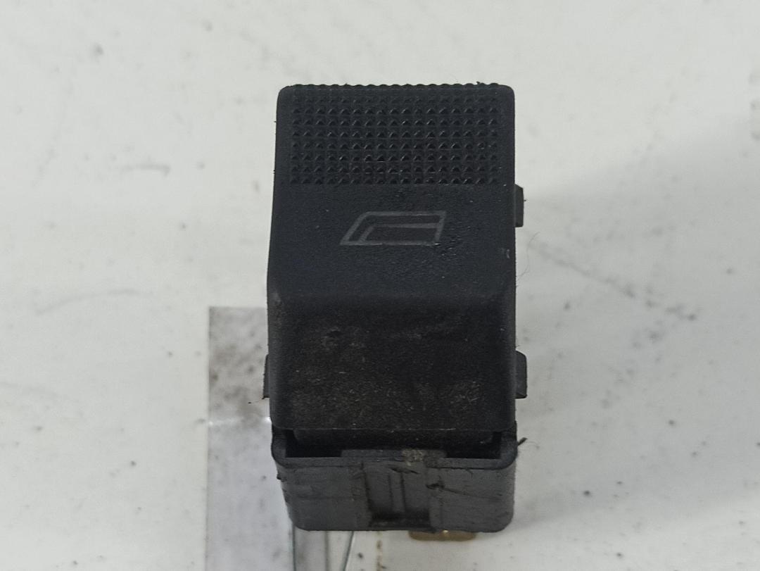 кнопка стеклоподъемника переднего правого Audi A4 B5 1996, 2.8 л., бензин, АКПП, синий, универсал, 4D0959855