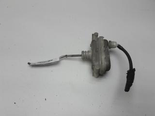 активатор замка багажника Volkswagen Passat B4 1995, 1.8 л., бензин, МКПП, зелёный, универсал, 3A9862159A